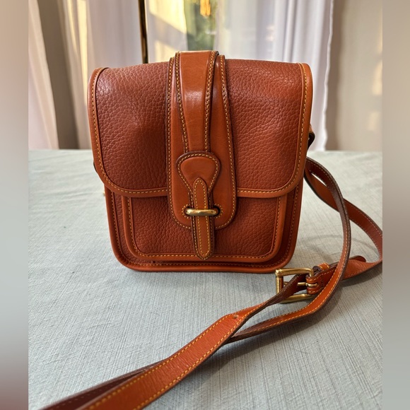 Vintage Dooney & Bourke British Tan Leather Bag Crossbody Classic Excellent - Picture 1 of 16